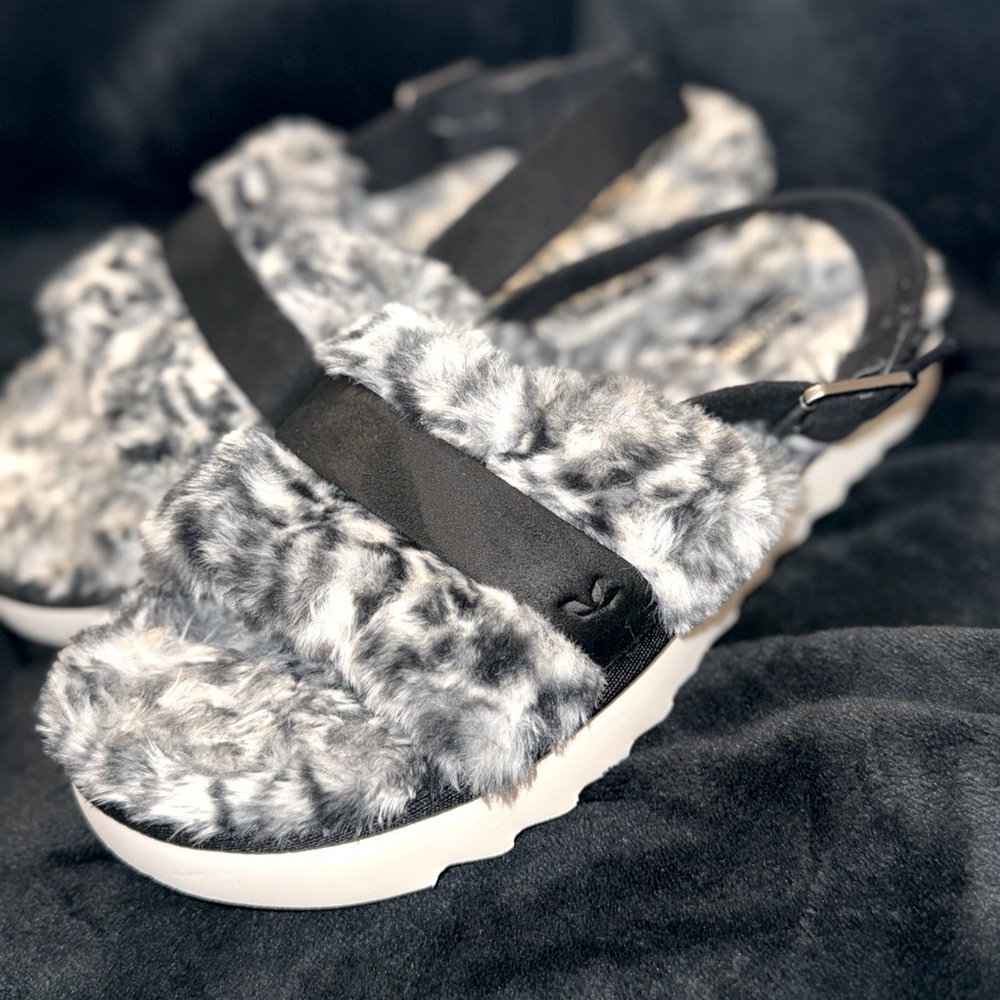 Koolaburra By UGG Fuzzed Out Cheetah Womens Size 9 Black White Slide Sandals